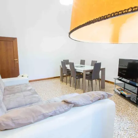Διαμέρισμα Ca Cicogna Air Conditioning And Fast Wifi, Location